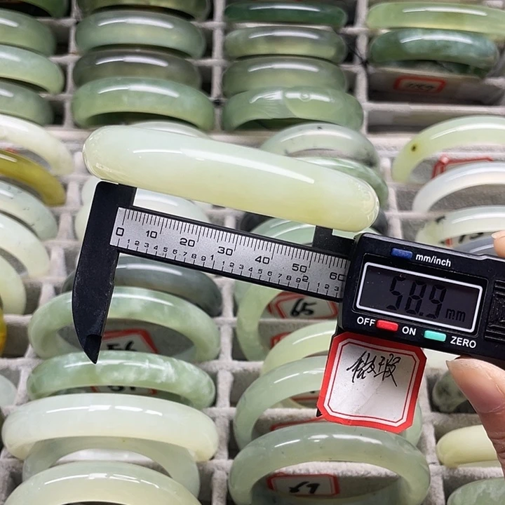 未镶嵌蛇纹石玉手镯70