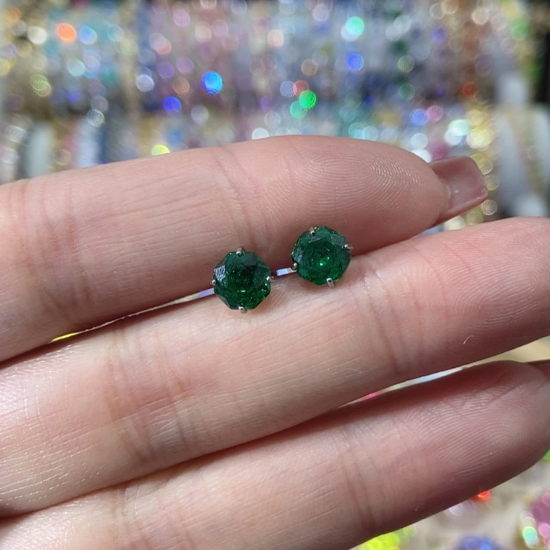 66锆石（处理）耳钉