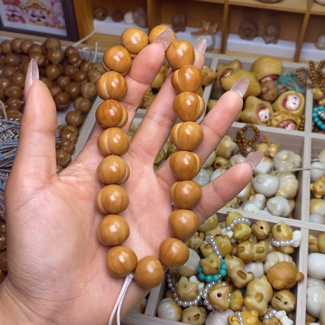 吊坠猴头核桃1516奶油泡芙手持