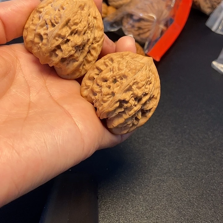 文玩核桃吊坠霞云岭