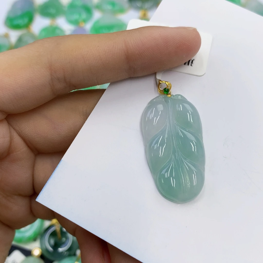 翡翠18K金镶嵌颈饰翡翠