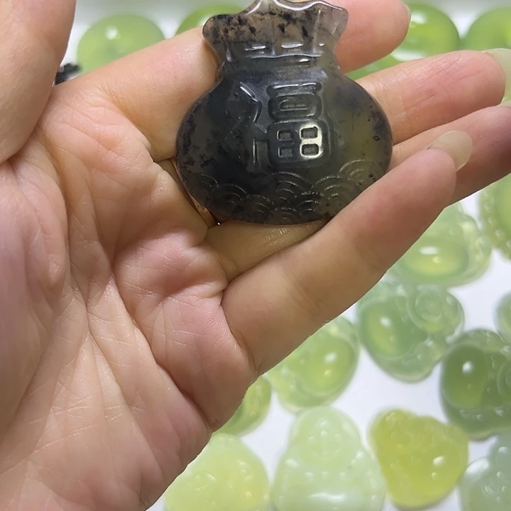 蛇纹石玉未镶嵌颈饰