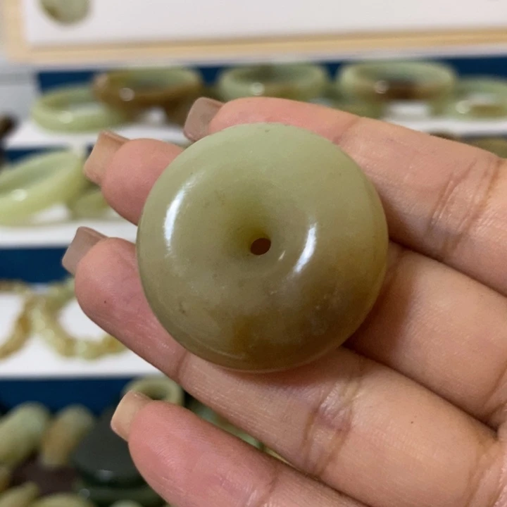 和田玉颈饰未镶嵌半**秋