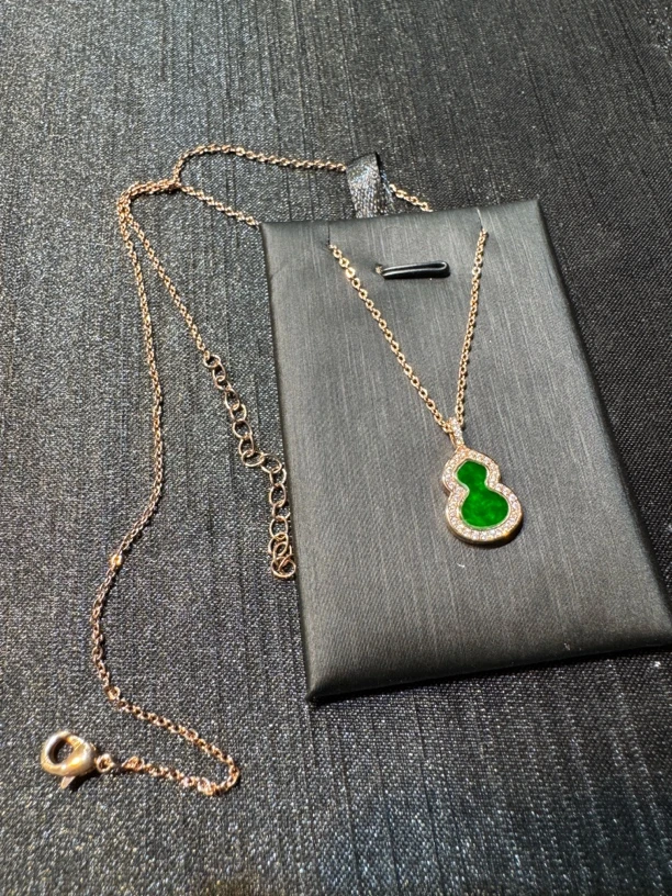 天然缅甸翡翠吊坠