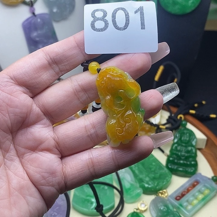 翡翠未镶嵌吊坠(赠链)
