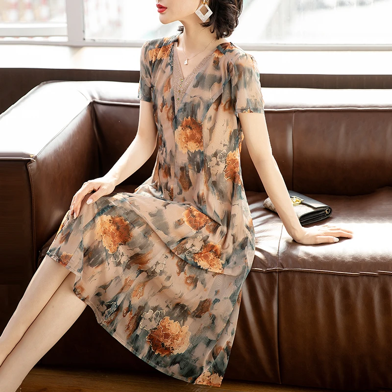 2025新品妈妈夏装气质连衣裙中年妇女装大码40岁50中老年洋气裙子