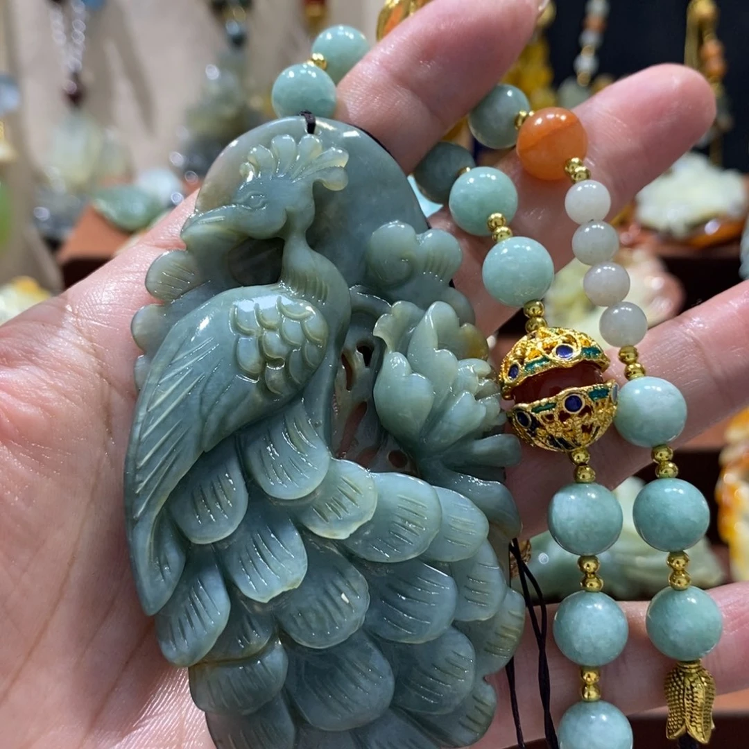 蛇纹石玉未镶嵌颈饰