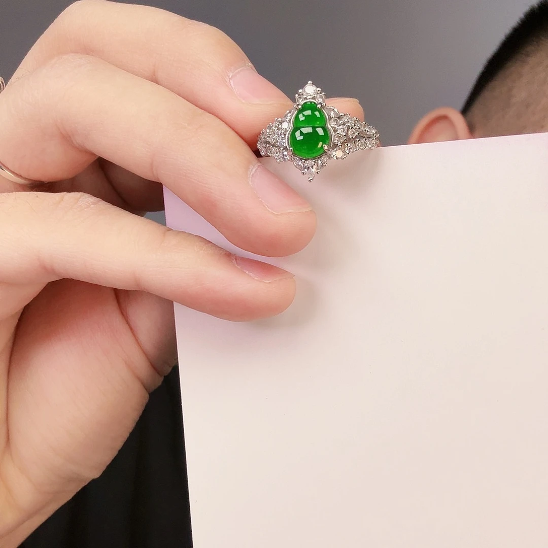 翡翠颈饰未镶嵌一件