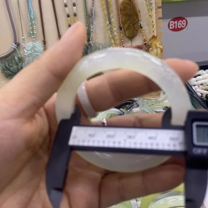 岫玉未镶嵌岫玉圆镯