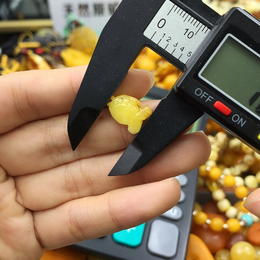 未镶嵌琥珀珠宝奇石