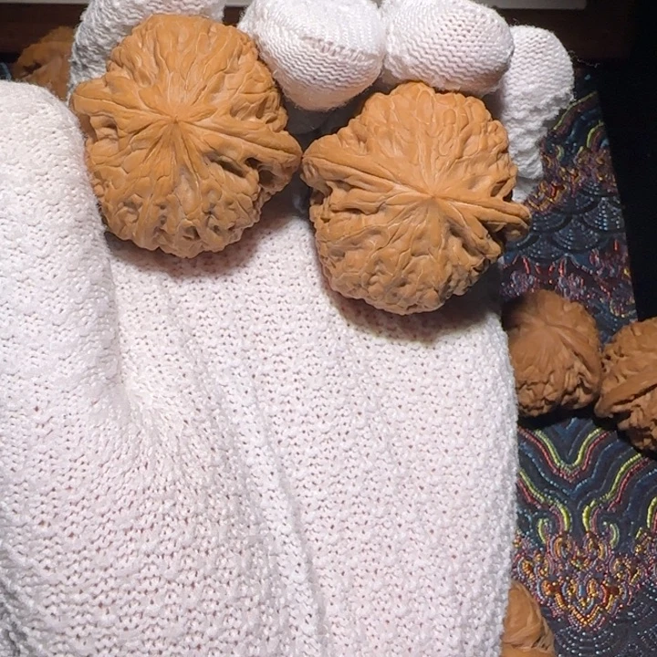 核桃铁锤妹妹核桃手把件