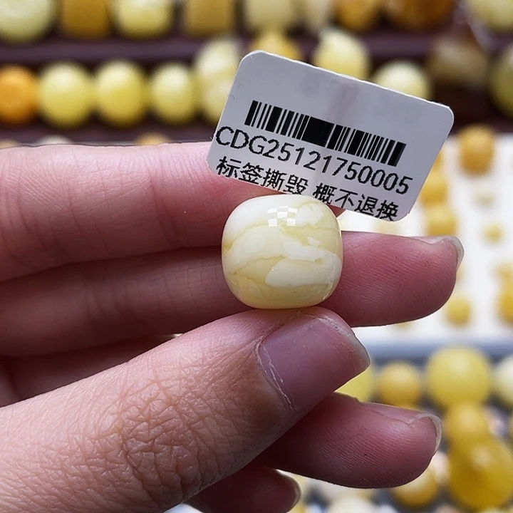 琥珀未镶嵌裸石13.5*12.2mm