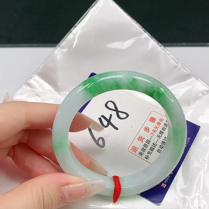 翡翠手镯未镶嵌翡翠手镯