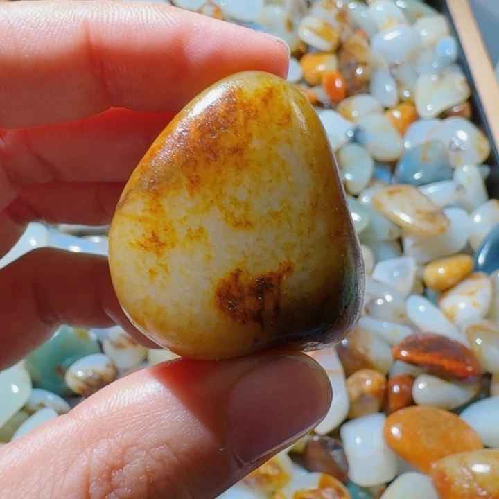 和田玉（糖玉）未镶嵌颈饰35克