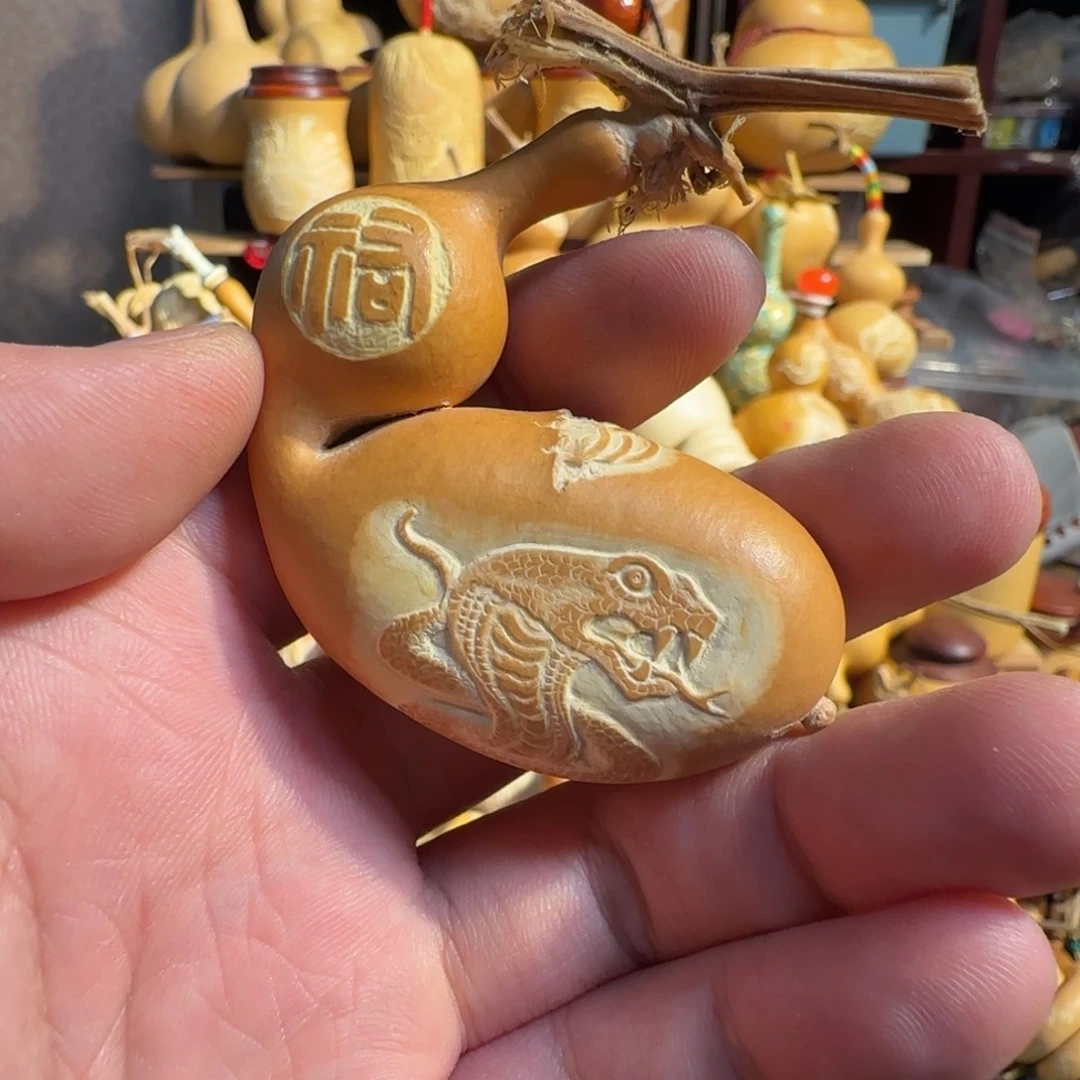 有机玻璃贴肚蚂蚁小蛇雕刻