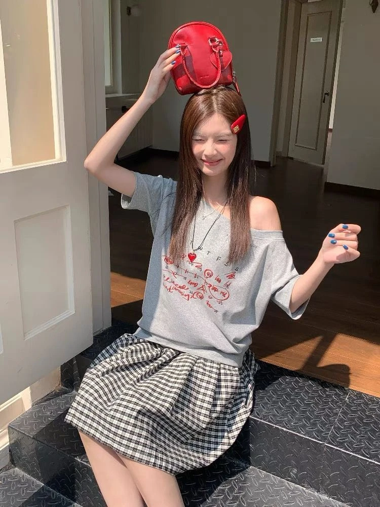 美式复古高级感字母斜肩短袖t恤女夏季名媛气质辣妹宽松百搭上衣