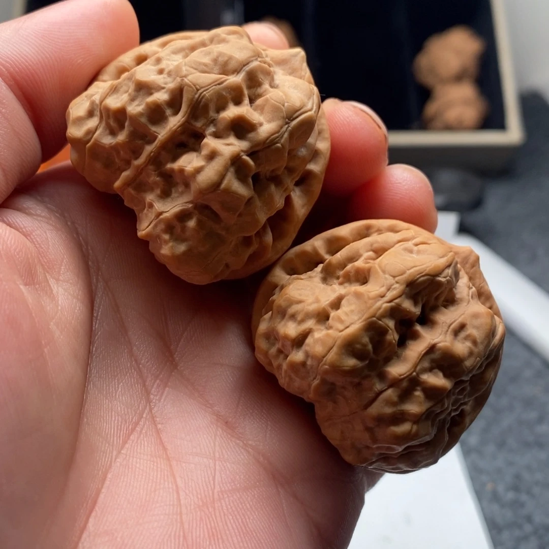精品文玩核桃蛤蟆头