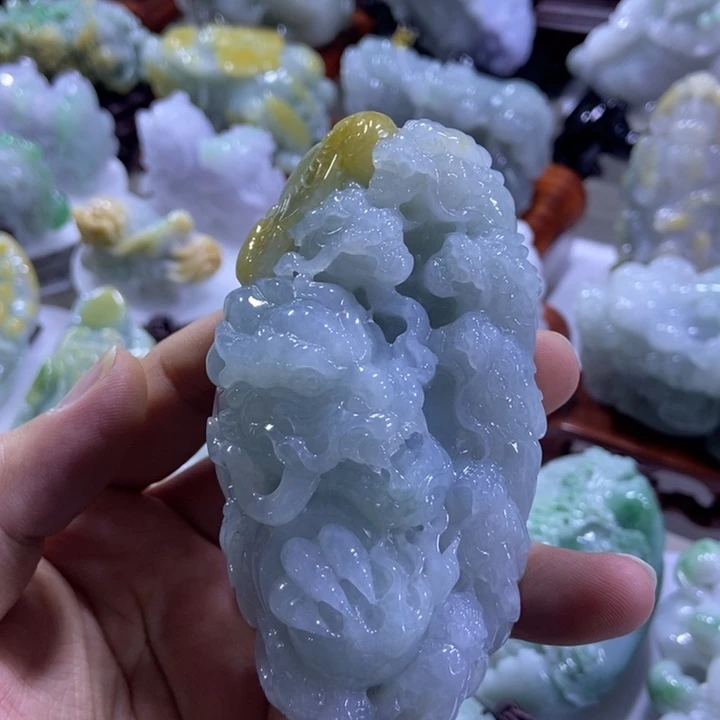 翡翠未镶嵌把件九龙至尊