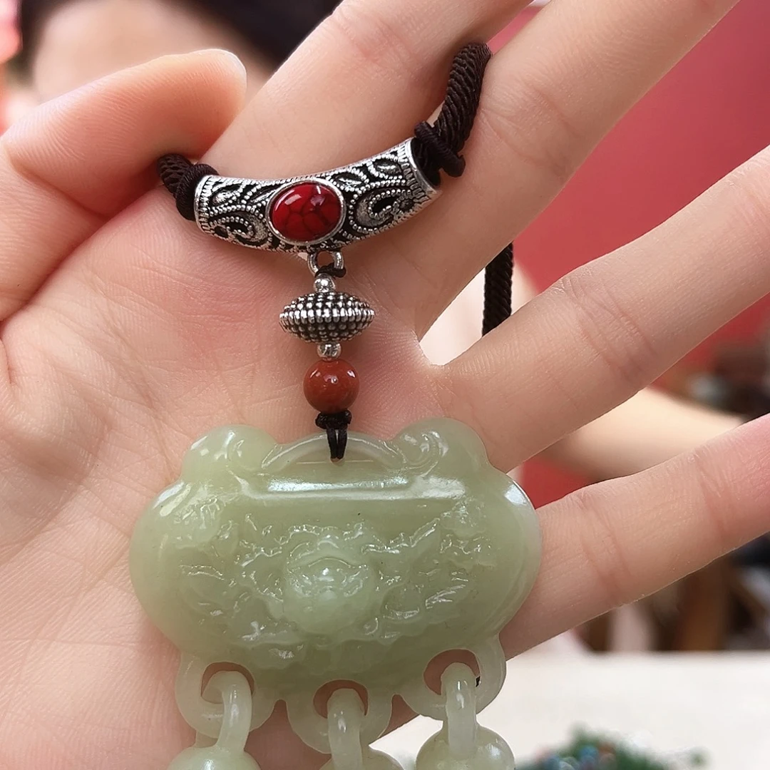 未镶嵌蛇纹石玉颈饰
