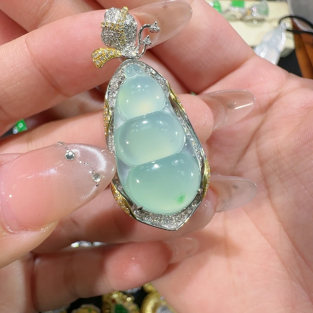 【闪购商品】颈饰18K金镶嵌翡翠