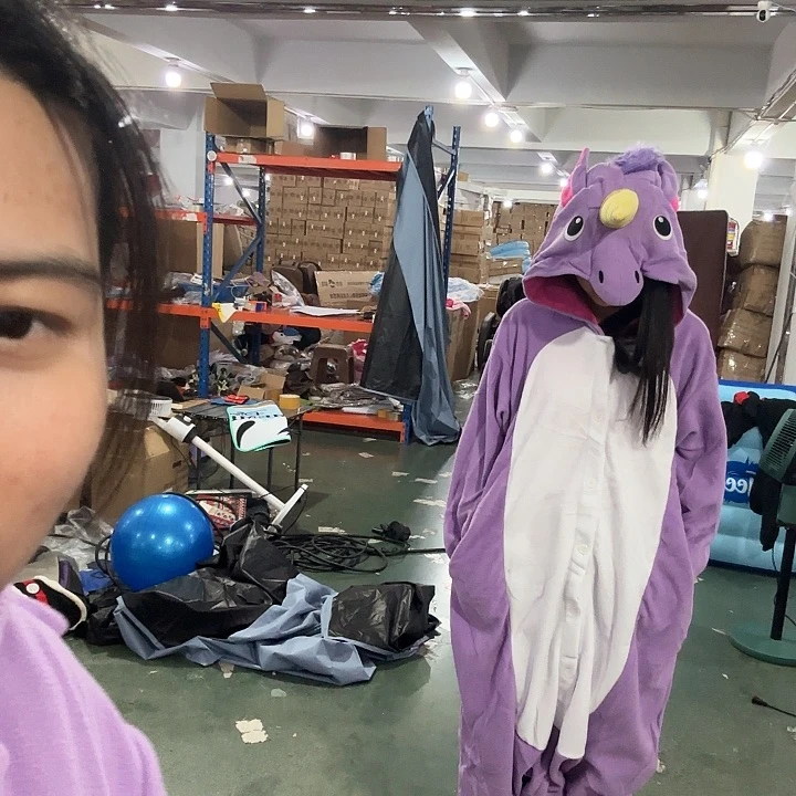 黄鼻子独角兽紫色紫白连体衣