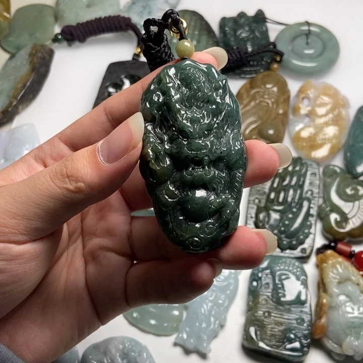特***食翡翠未镶嵌颈饰龙牌