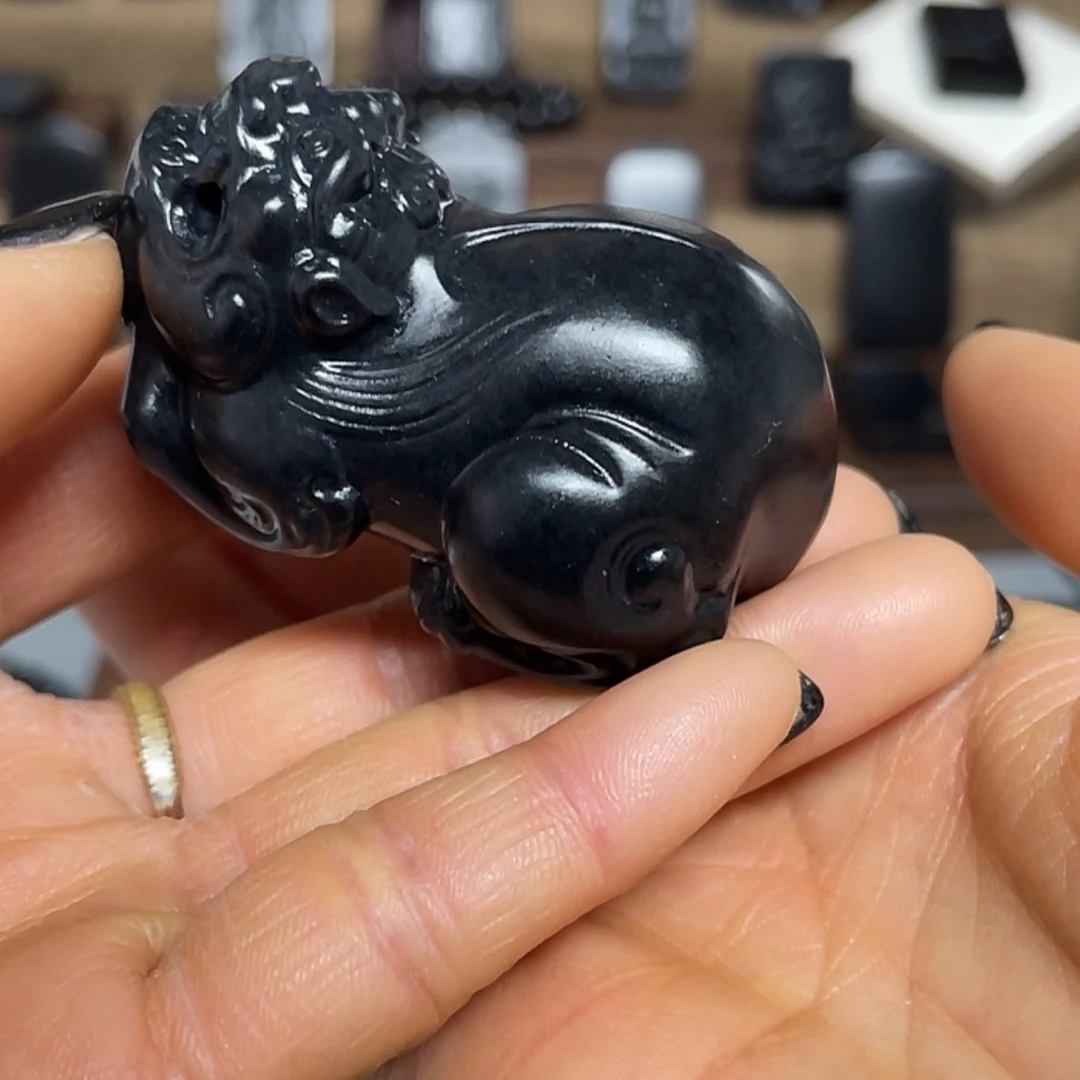 【闪购商品】和田玉(墨玉)吊坠(不含链)未镶嵌老****点羊脂级108克