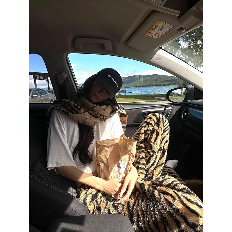 2025秋季新款ins基础款百搭字母宽松显瘦T恤上衣+虎纹毛茸茸长裤