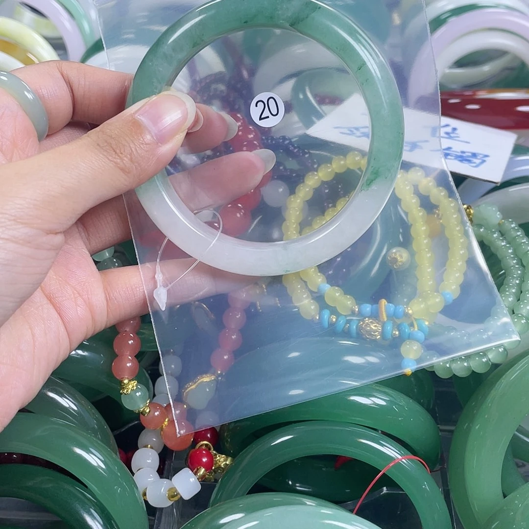 【闪购商品】石英质玉手镯未镶嵌62