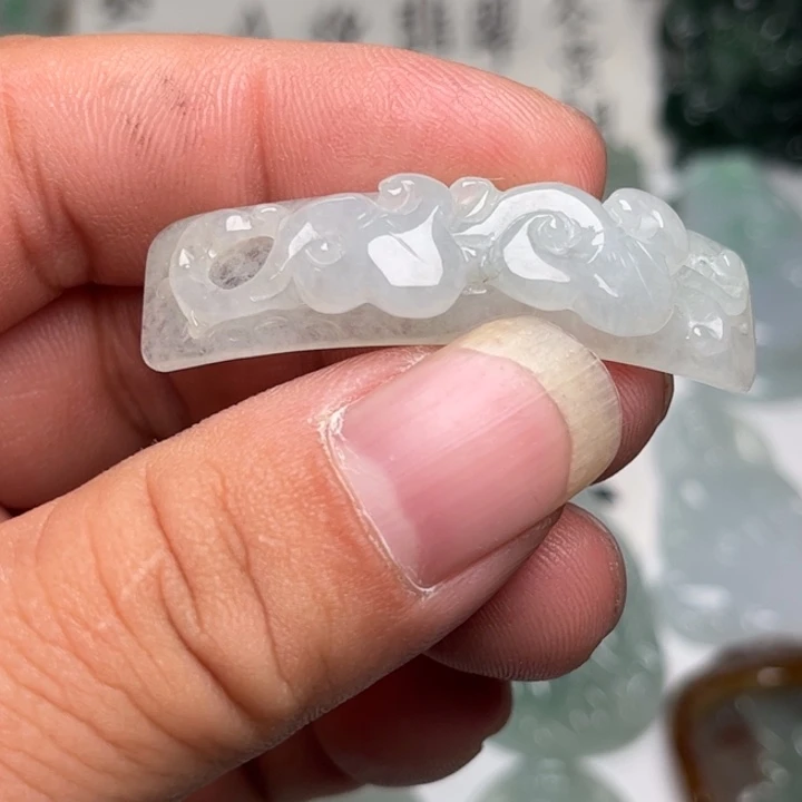 翡翠未镶嵌颈饰手牌