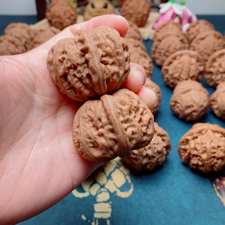 文玩核桃把件元宝41（49克）