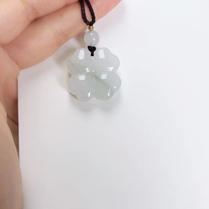 微***风石英质玉未镶嵌颈饰四叶草