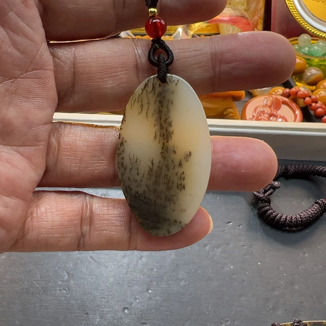 颈饰未镶嵌石英质玉