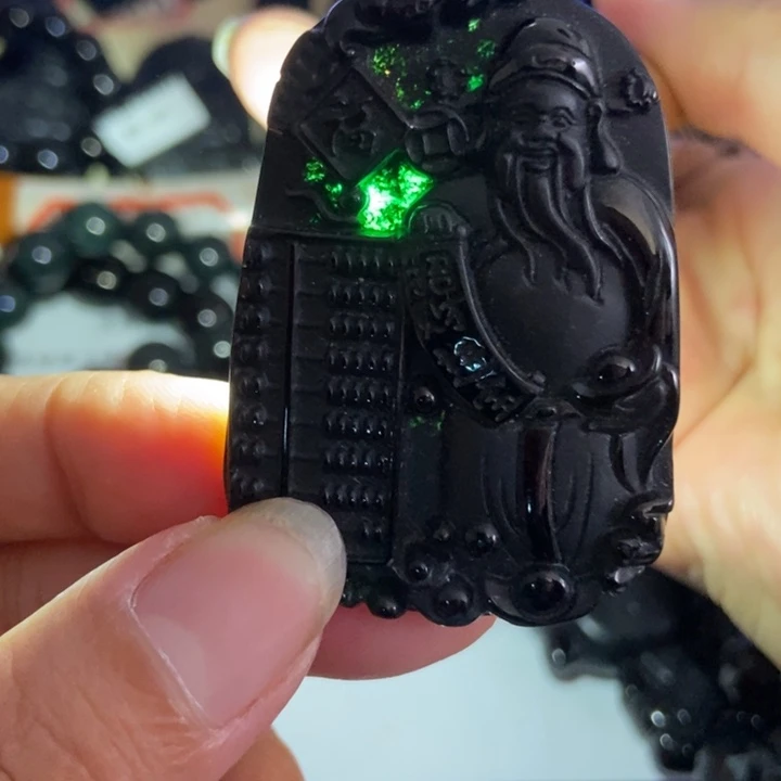 翡翠未镶嵌颈饰财神