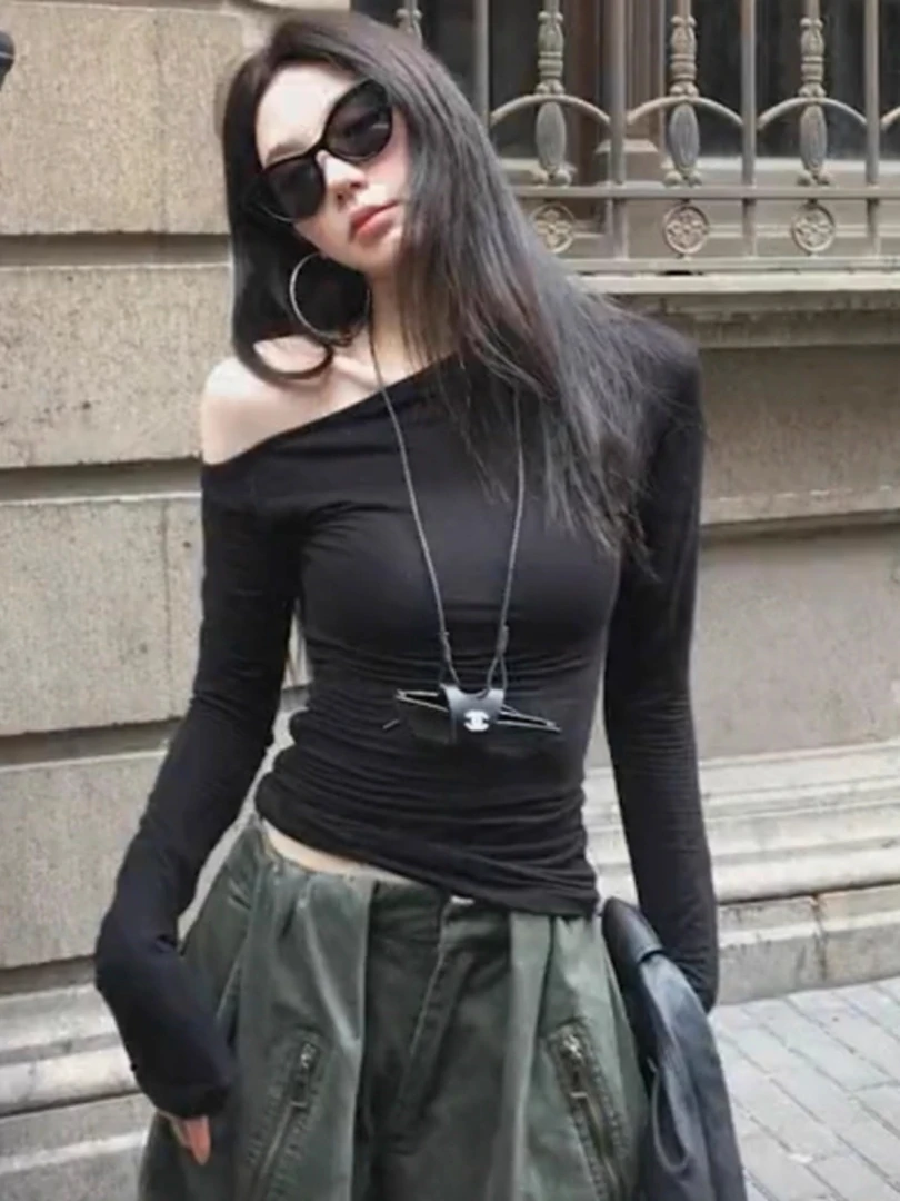 黑色一字肩长袖T恤女2025新款秋季修身显瘦内搭打底露肩斜肩上衣