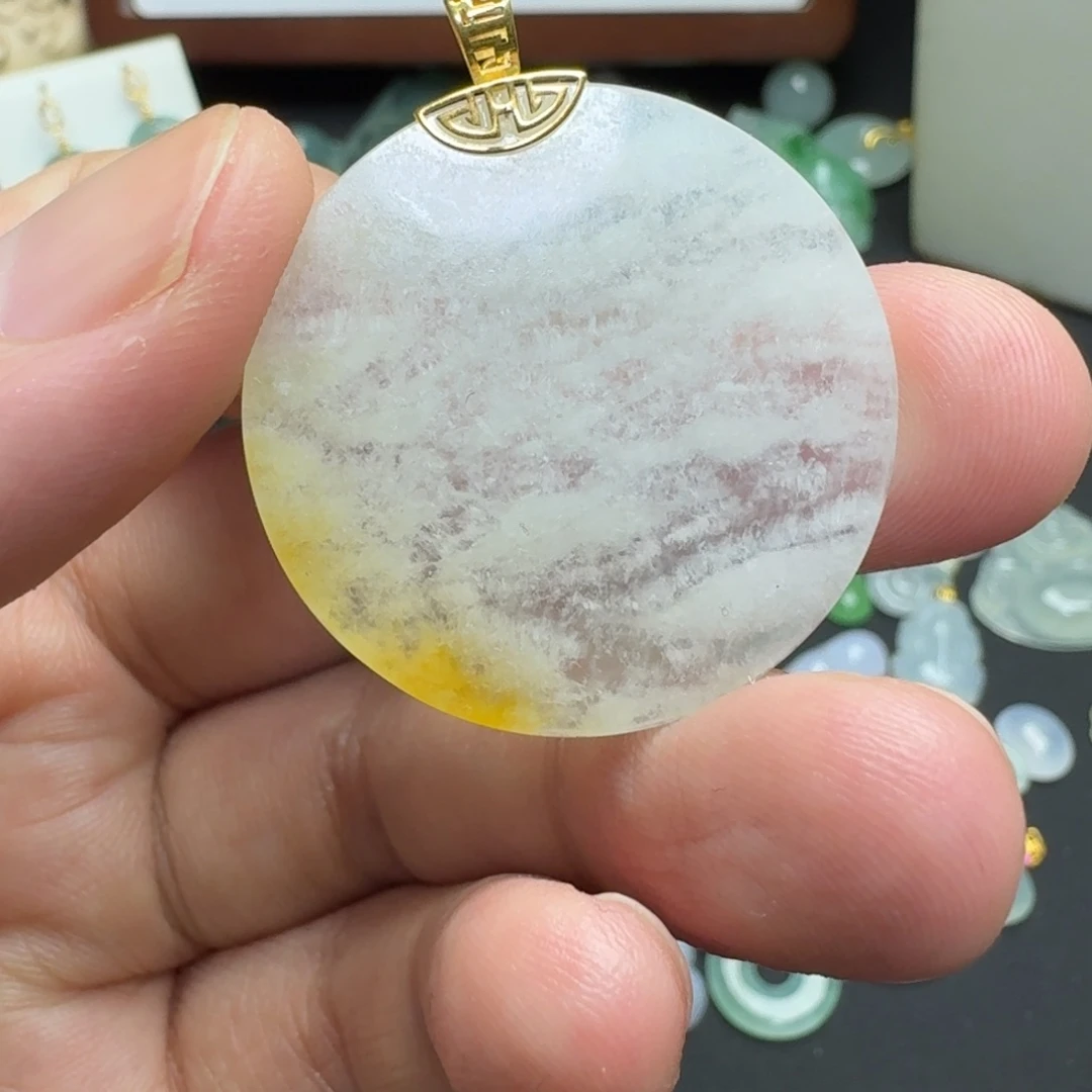 翡翠18K金镶嵌颈饰无事牌