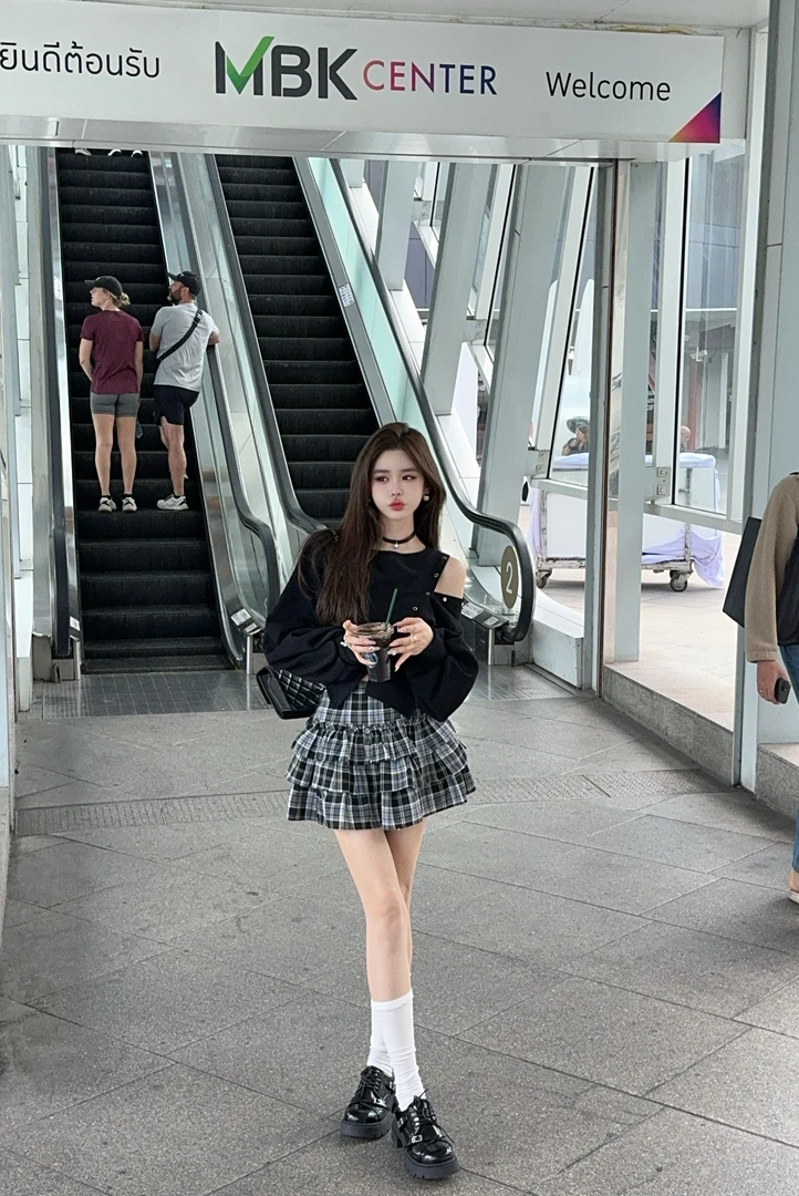 米娜家【悠闲假日】泡菜订制黑色设计感卫衣