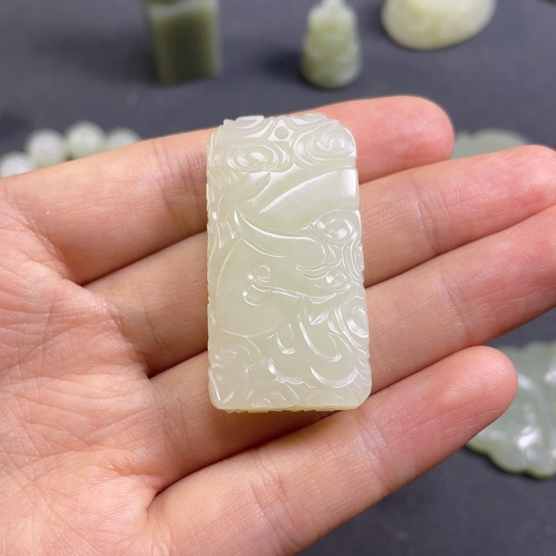 @***来和田玉未镶嵌颈饰