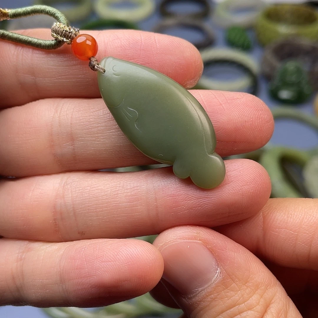 和田玉（碧玉）未镶嵌颈饰有内裂