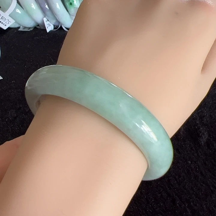 翡翠未镶嵌手镯编号55595圈口56.4