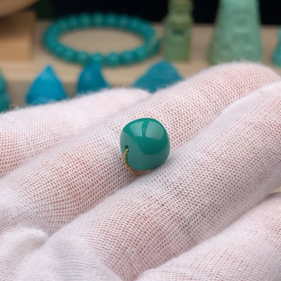 绿松石未镶嵌颈饰