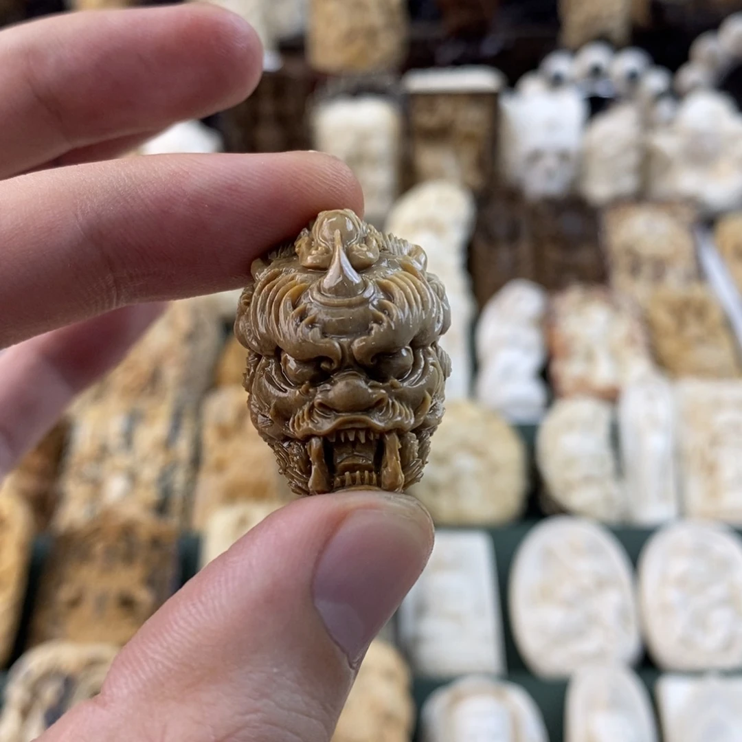 白玉菩提吊坠猛犸