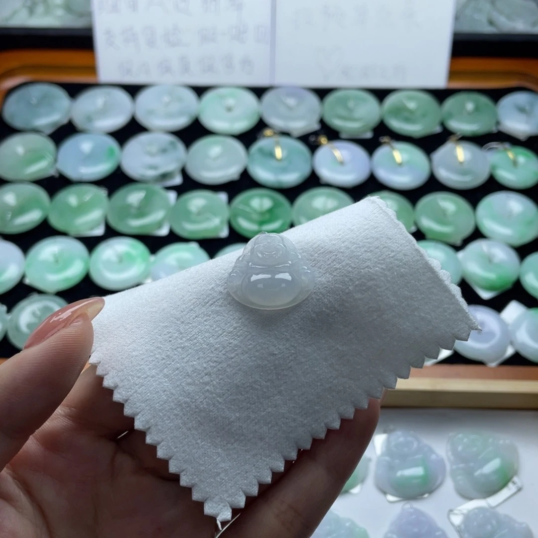 翡翠颈饰未镶嵌佛公