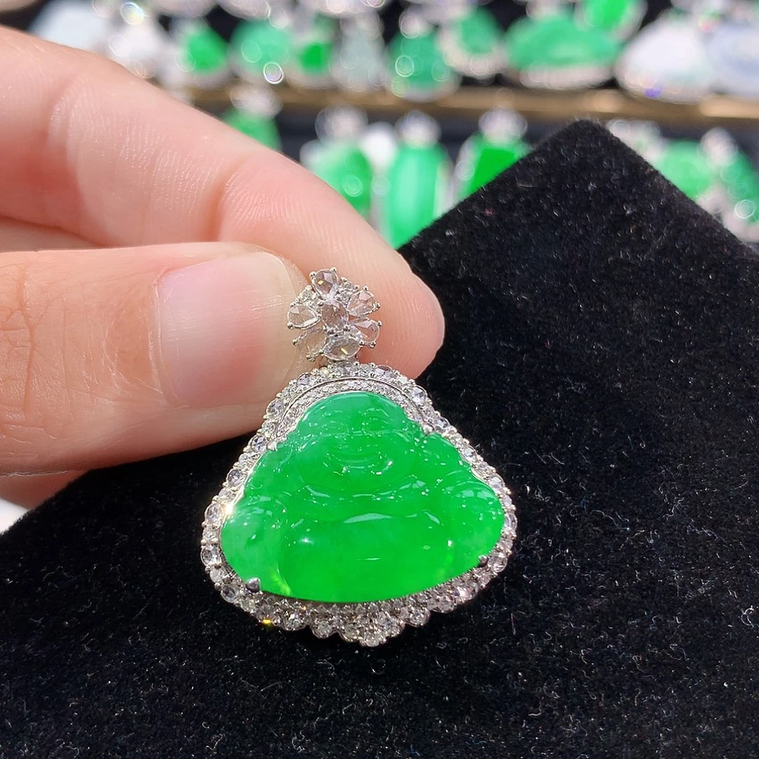 翡翠18K金镶嵌颈饰