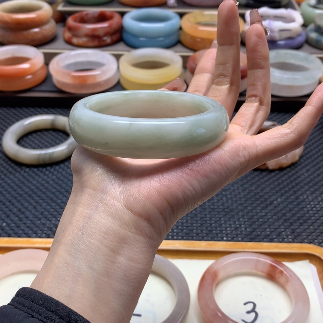 石英质玉手镯未镶嵌