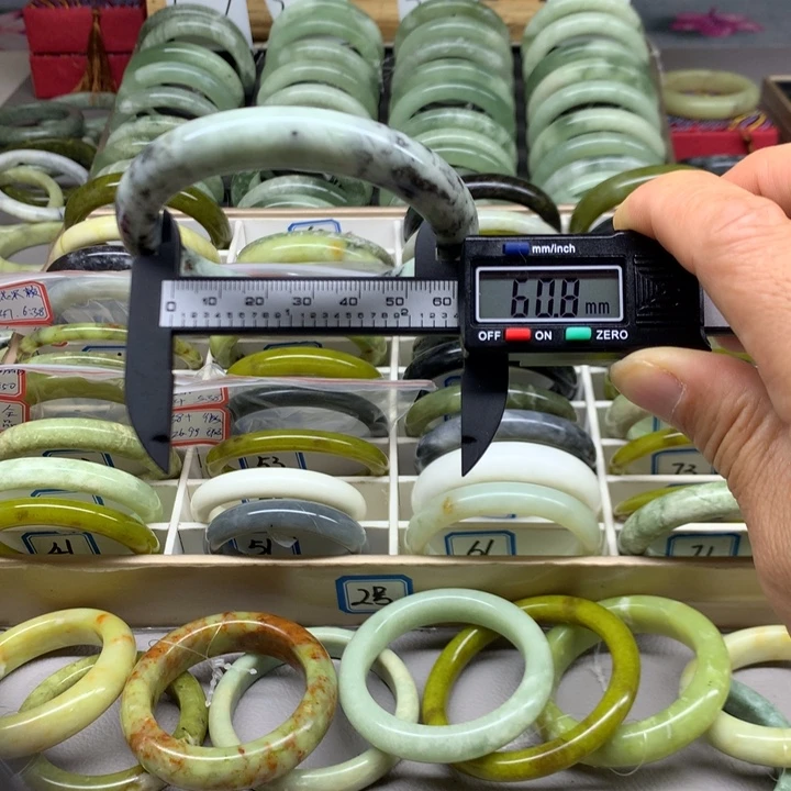 未镶嵌蛇纹石玉手镯60