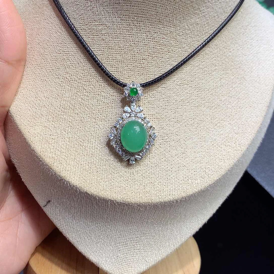 颈饰银S925镶嵌石英质玉（非洲翠）