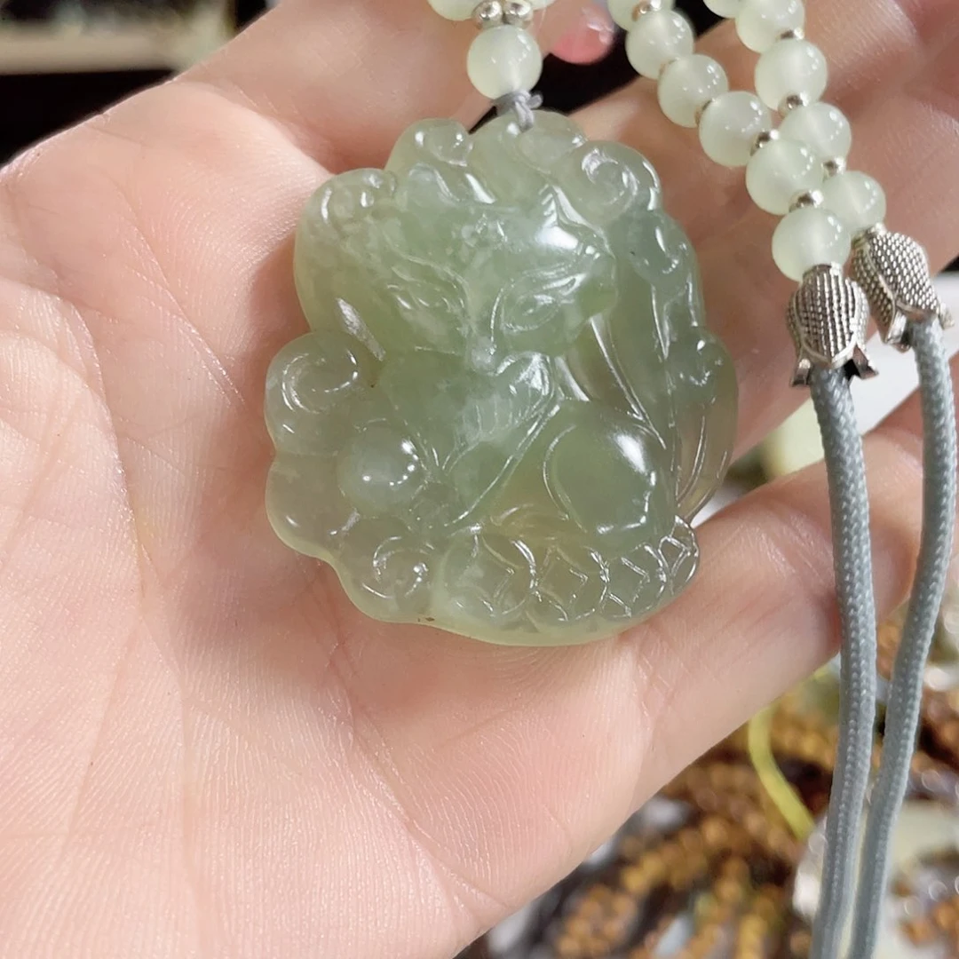 蛇纹石玉颈饰未镶嵌