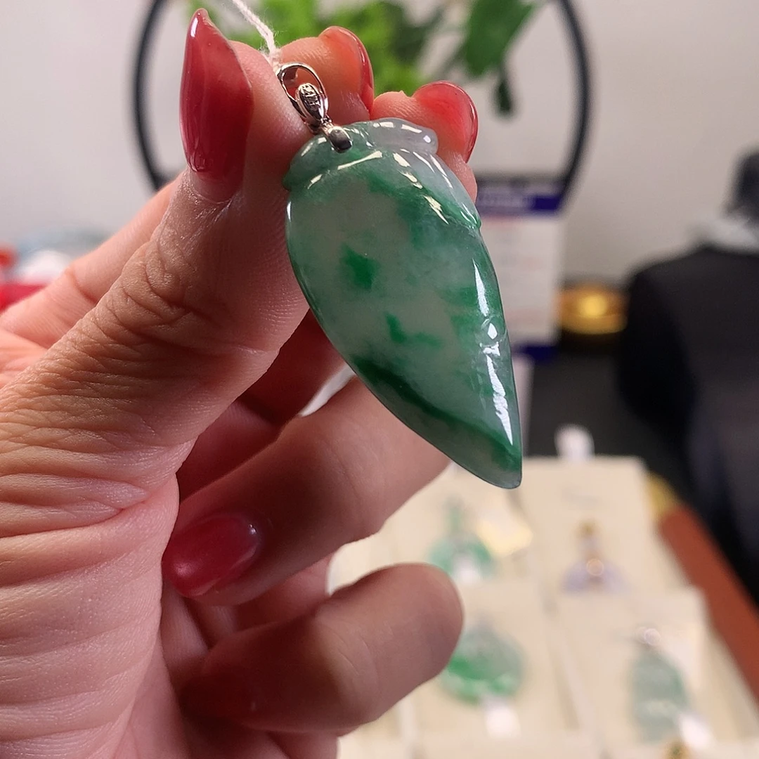 翡翠18K金镶嵌颈饰天然翡翠A货福瓜