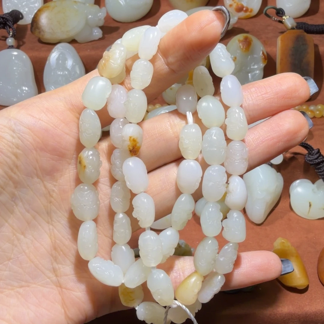 独***下和田玉未镶嵌颈饰